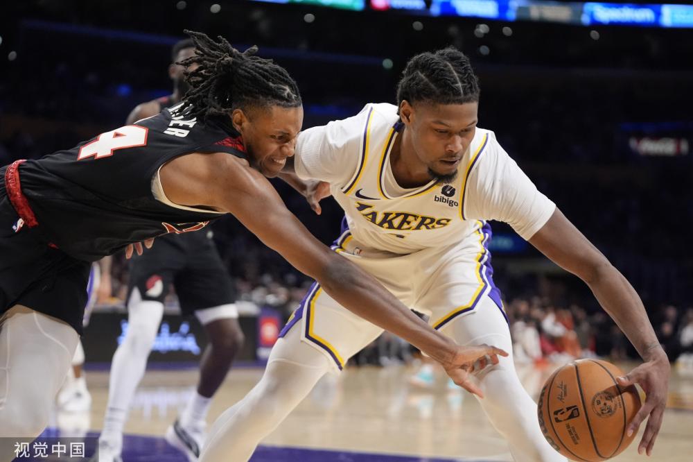 在高压扣杀 在高压扣杀